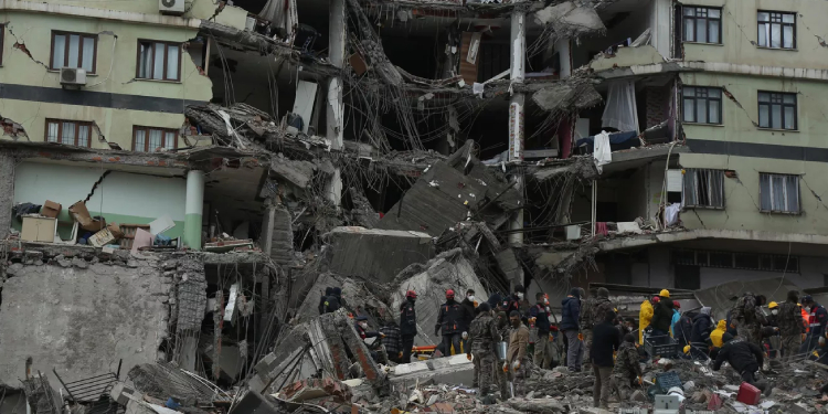 Uzmanlar depremi yorumladı: Bu kadar büyük olması beklenmiyordu Uzmanlar depremi yorumladı: Bu kadar büyük olması beklenmiyordu