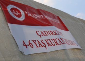İslahiye’deki çadır kentte de Kuran kursu açıldı