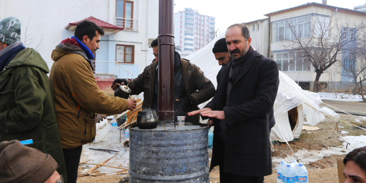 AFAD çadırlarında kadınların ihtiyaçları karşılanmıyor AFAD çadırlarında kadınların ihtiyaçları karşılanmıyor