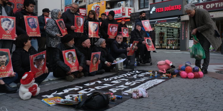 Suruç Aileleri İnisiyatifi depremzede çocuklara oyuncak gönderdi Suruç Aileleri İnisiyatifi depremzede çocuklara oyuncak gönderdi