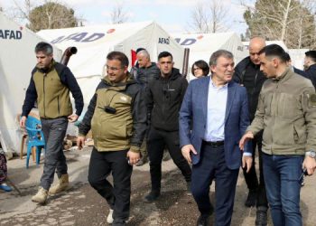 Abdullah Gül: Depremde eksiklik ve noksanlıklar yaşadık