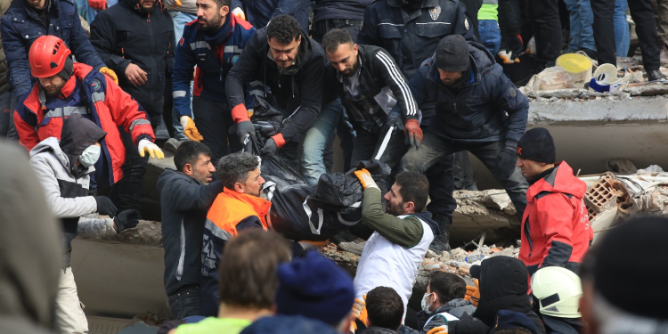 AFAD: 1014 kişi yaşamını yitirdi AFAD: 1014 kişi yaşamını yitirdi