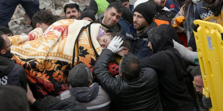 Adana’da hastaneler yaralılara yetişemiyor Adana’da hastaneler yaralılara yetişemiyor