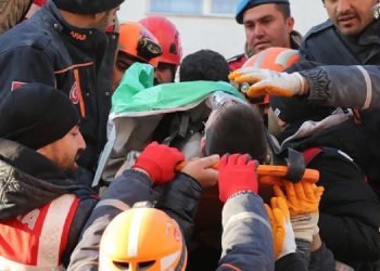 Amed’de anne ve oğlu 101 saat sonra kurtarıldı