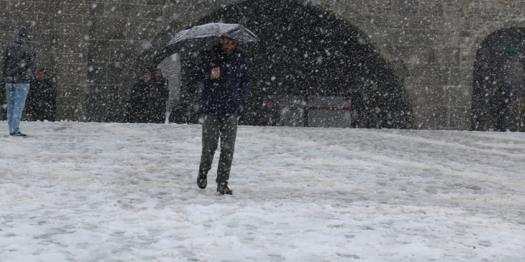 Amed’de kar nedeniyle yarıyıl tatili uzatıldı Amed’de kar nedeniyle yarıyıl tatili uzatıldı