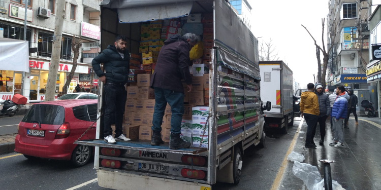 4 belediye personeli deprem yardımlarını çaldı 4 belediye personeli deprem yardımlarını çaldı