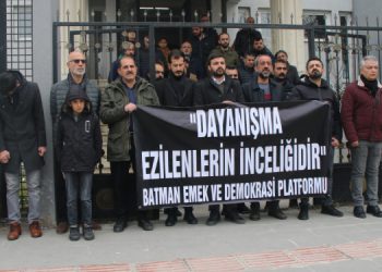 Batman’dan yüzlerce gönüllü deprem bölgesinde çalışıyor Batman’dan yüzlerce gönüllü deprem bölgesinde çalışıyor
