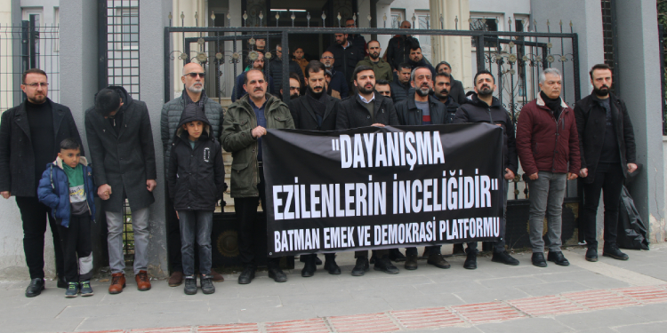 Batman’dan yüzlerce gönüllü deprem bölgesinde çalışıyor Batman’dan yüzlerce gönüllü deprem bölgesinde çalışıyor