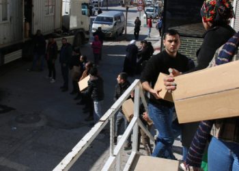 HDP 219 TIR ve 140 kamyon erzak depremzedelere ulaştırdı