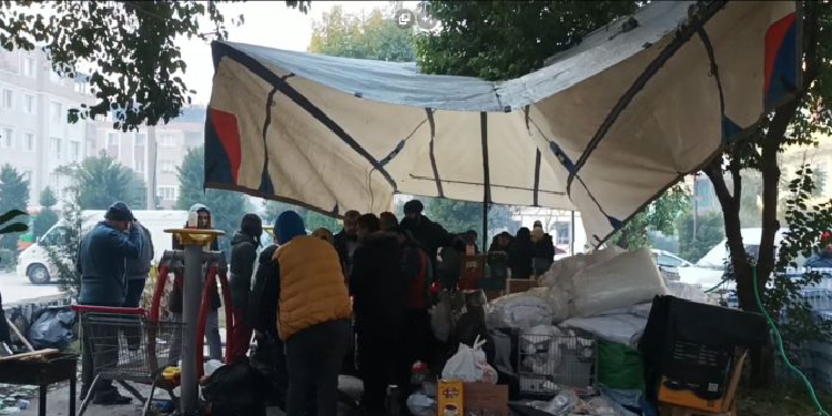 Deprem bölgesindeki Kaldıraç üyeleri darp edildi Deprem bölgesindeki Kaldıraç üyeleri darp edildi