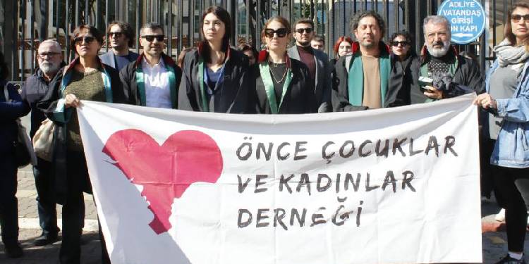 Depremzede çocuklar tarikatlara mı teslim ediliyor? Depremzede çocuklar tarikatlara mı teslim ediliyor?