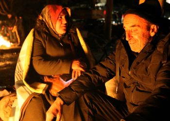 Elbistanlılar 5 gündür “bir umut” enkaz başında