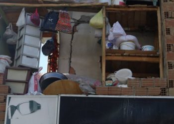 Enkaz 3 gün sonra ortaya çıktı: Yardımlar izne tabii!