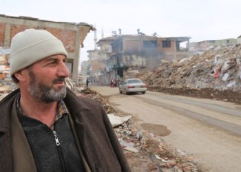 Enkazdan 14 gündür duman yükseliyor: Yaşayan ölü oldum Enkazdan 14 gündür duman yükseliyor: Yaşayan ölü oldum