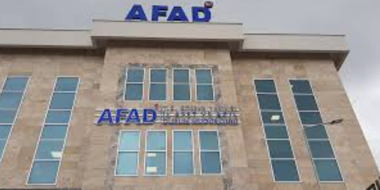 Enkazı kaldırmayan AFAD bağış istedi! Enkazı kaldırmayan AFAD bağış istedi!