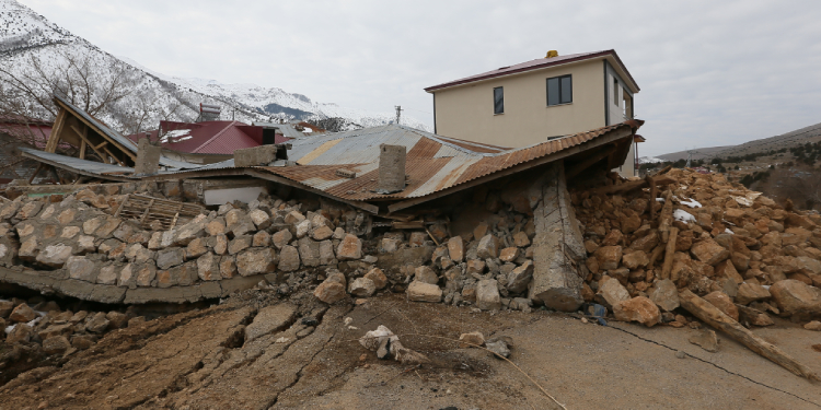 Fay hattında kayan yapıya “orta hasarlı” raporu verildi Fay hattında kayan yapıya “orta hasarlı” raporu verildi