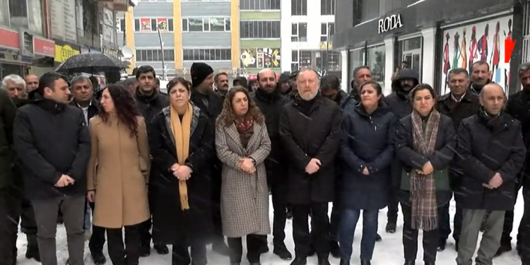 Gemlik yürüyüşü ertelendi: Depremzedeler için acil yardım çağrısı Gemlik yürüyüşü ertelendi: Depremzedeler için acil yardım çağrısı
