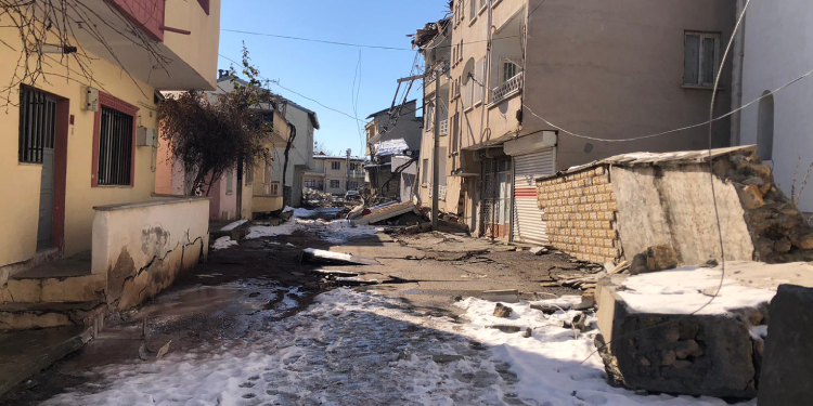 Gölbaşı düştüğü yerde duruyor! Gölbaşı düştüğü yerde duruyor!