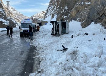 Hakkari’de kaza: 6 kişi yaralandı