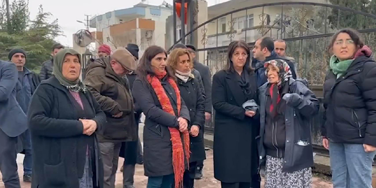 HDP milletvekilleri deprem bölgesinden bildiriyor HDP milletvekilleri deprem bölgesinden bildiriyor