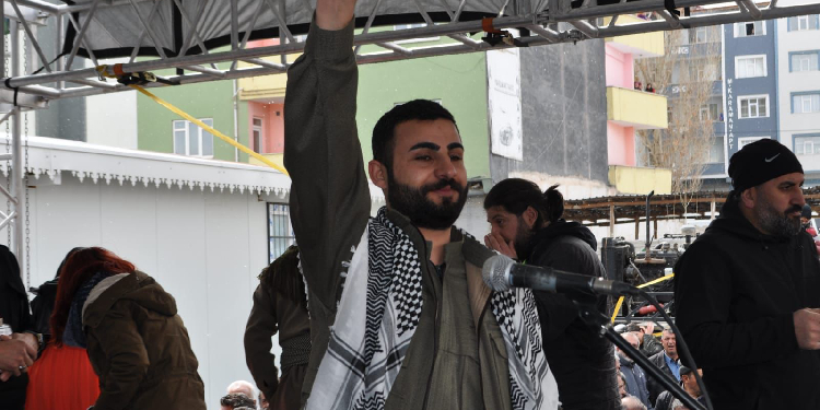 HDP ve DBP eş başkanları AKP’ye üye yapıldı HDP ve DBP eş başkanları AKP’ye üye yapıldı