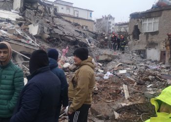 İskenderun’da arama kurtarma çalışmaları 30 saat sonra başlatıldı