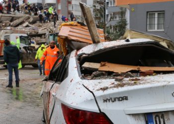 İzmir’den Adana’ya yardım uçağı kaldırıldı