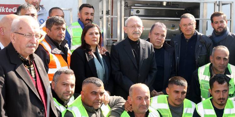 Kılıçdaroğlu deprem bölgesinde: 17 gün geçti, çadır ihtiyacı karşılanmadı Kılıçdaroğlu deprem bölgesinde: 17 gün geçti, çadır ihtiyacı karşılanmadı
