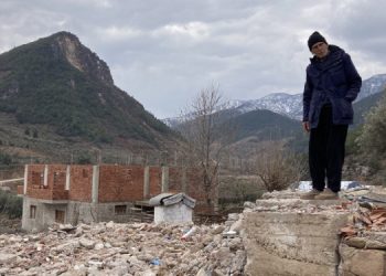 Komşuları kurtardı, konteyneri ailesi getirdi