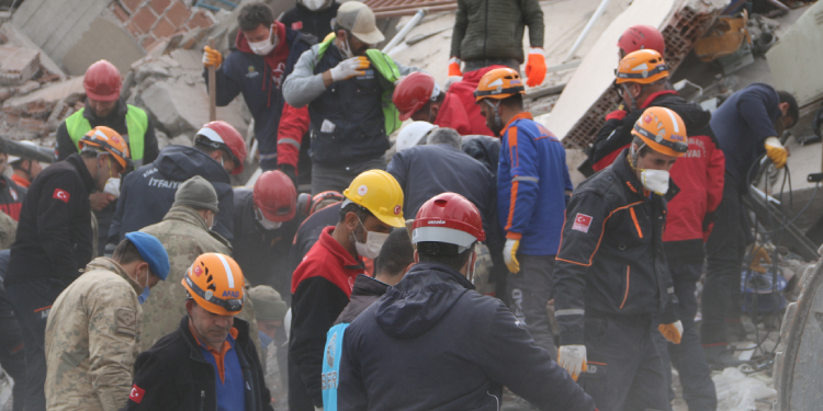 Malatya’daki enkazlarda en az 3 kişi var Malatya’daki enkazlarda en az 3 kişi var