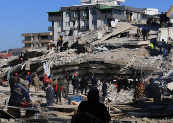 Yıkılan ilçede halk suçluları tanıyor: AKP’li müteahhit sırra kadem bastı