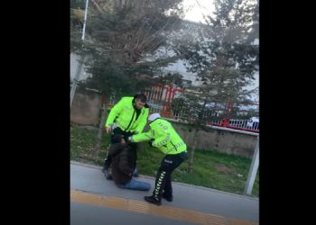 Polis şiddeti telefon kamerasında