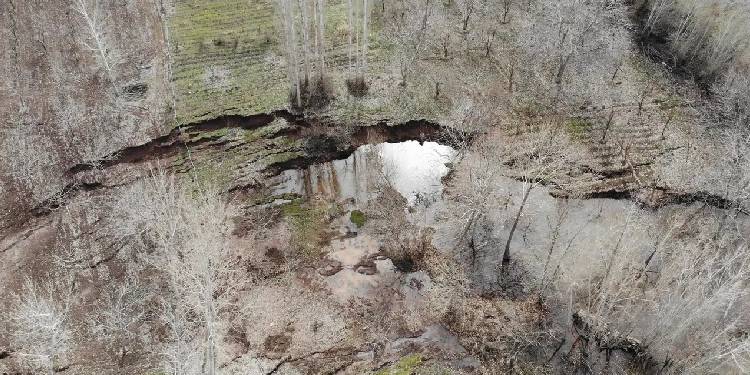 Tabiat parkı 2 metre kaydı, gölün su seviyesi yükseldi Tabiat parkı 2 metre kaydı, gölün su seviyesi yükseldi