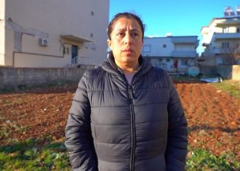 Ülkücüler depremzedenin altınlarını zorla aldı