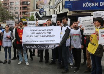 Üniversitelilerden uzaktan eğitime tepki