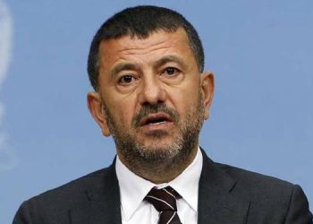 Veli Ağbaba ve CHP’li vekiller, Malatya’da depremzedelerin sorunlarını çözmek için çalışıyor