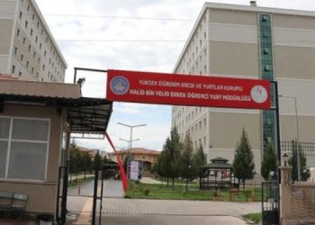 Yurttan atılan depremzede öğrenci: Lüks araçla gelip konaklayanlar var