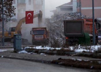 “Yüzyıllık ihmali” bayrakla örten akıl “Yüzyıllık ihmali” bayrakla örten akıl