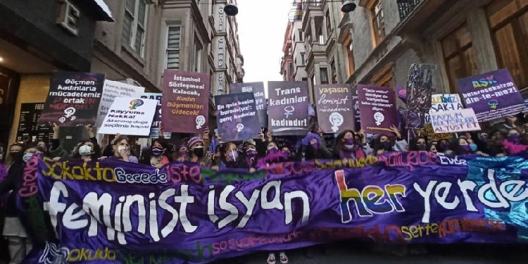 8 Mart’ta isyanı haykıran kadınlar dayanışmayı büyütecek 8 Mart’ta isyanı haykıran kadınlar dayanışmayı büyütecek