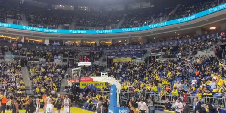 Fenerbahçe’nin basketbol maçında da “hükümet istifa” sloganı