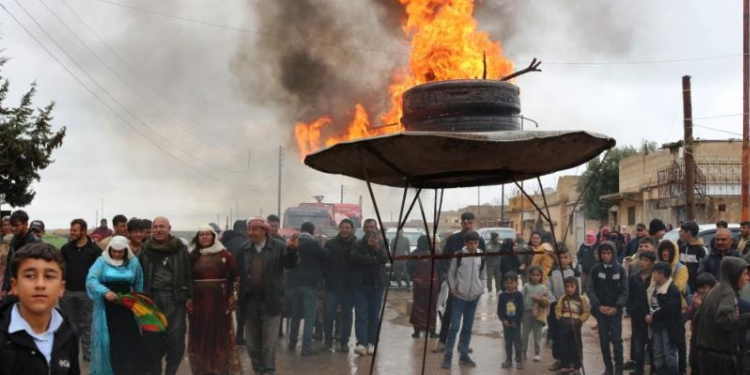 Kobanê’de Newroz kutlaması Kobanê’de Newroz kutlaması