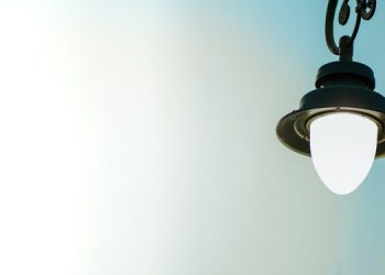 Fransa’da işçiler emeklilik reformuna karşı elektrikleri kesiyor