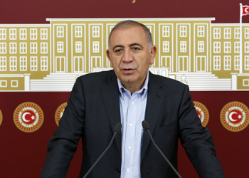 Gürsel Tekin: “Değişim” derken partiyi bölmeyelim