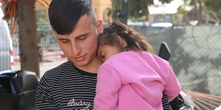 Masal bebek ve ailesi çadırda yaşam mücadelesi veriyor Masal bebek ve ailesi çadırda yaşam mücadelesi veriyor