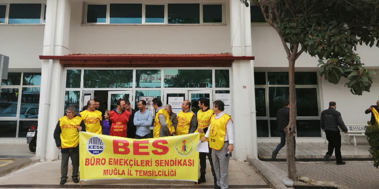 SGK çalışanları haklarını istedi SGK çalışanları haklarını istedi