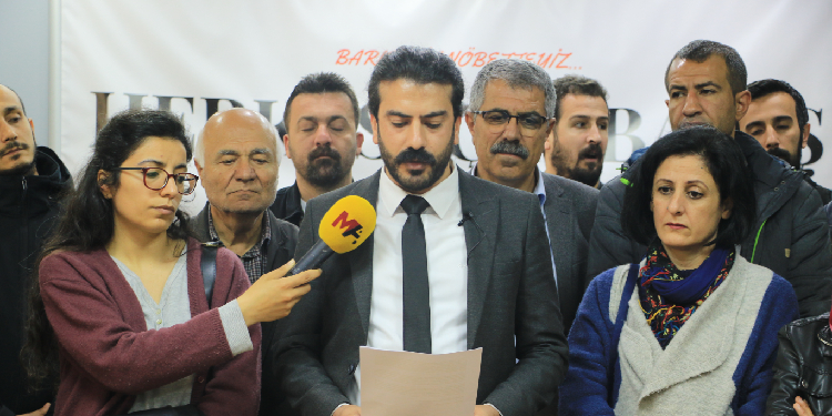 İHD’nin Barış Nöbeti’nde ırkçı saldırılara tepki İHD’nin Barış Nöbeti’nde ırkçı saldırılara tepki