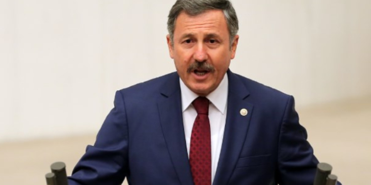 Kadınlar, taciz faili Özdağ’ın CHP aday listeden çıkarılmasını istiyor Kadınlar, taciz faili Özdağ’ın CHP aday listeden çıkarılmasını istiyor