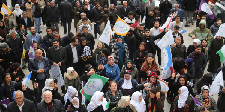 Mardin’de Yeşil Sol adaylarına kitlesel karşılama Mardin’de Yeşil Sol adaylarına kitlesel karşılama