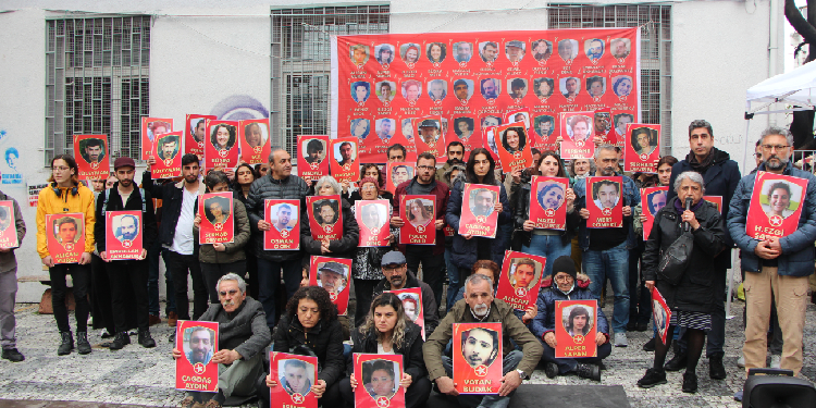Suruç Katliamı’nın 93’üncü ayında adalet talebini haykırdılar Suruç Katliamı’nın 93’üncü ayında adalet talebini haykırdılar