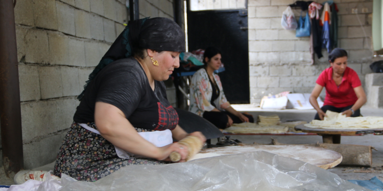 Tandır başında 1 Mayıs mesajı: Bu düzeni değiştireceğiz Tandır başında 1 Mayıs mesajı: Bu düzeni değiştireceğiz